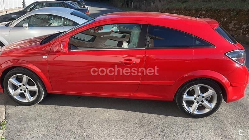 Usado Opel Astra GTC Sport 125 CV (91 kW) 2005 Rojo Berlina