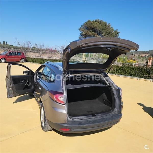 Usado Renault Mégane GrandTour Dynamique 110 CV (80 kW) 2011 Azul Familiar