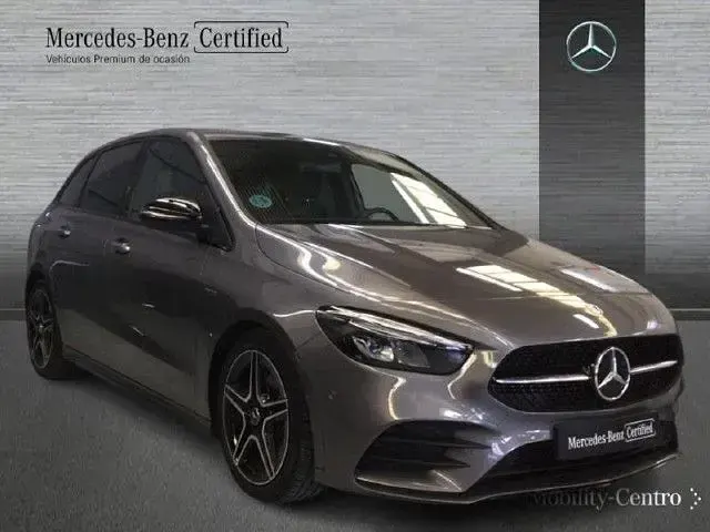 Usado Mercedes B200 AMG line 150 CV (110 kW) 2022 Gris / plata Utilitario