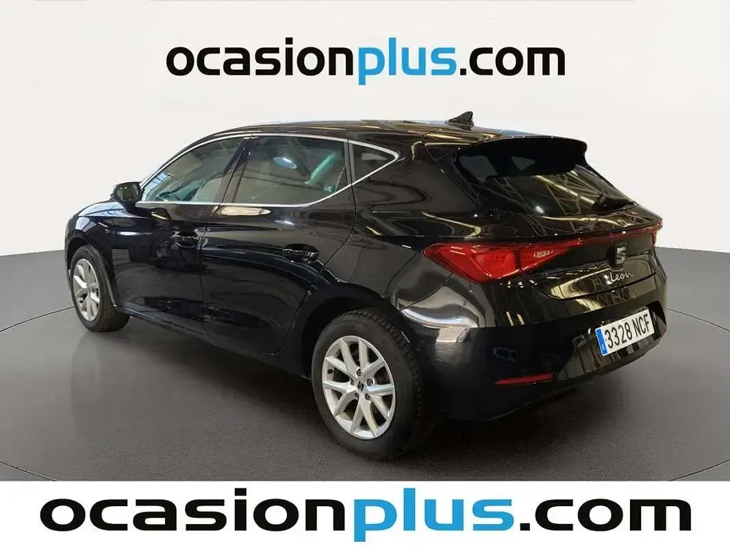 Usado Seat Leon Style 116 CV (85 kW) 2025 Negro Utilitario