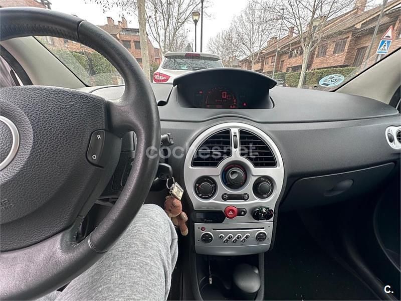 Usado Renault Grand Modus Dynamique 75 CV (55 kW) 2008 Gris / plata Monovolumen