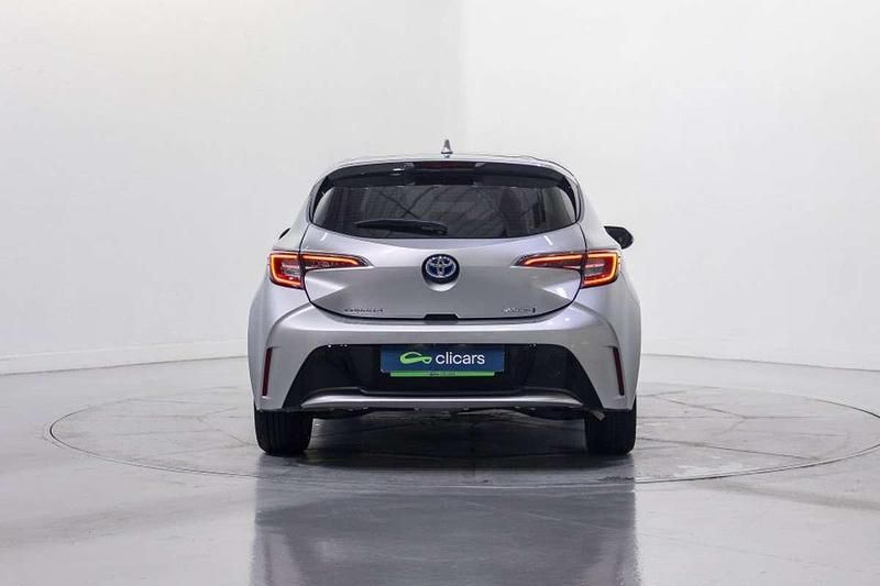Usado Toyota Corolla Active 98 CV (72 kW) 2022 Gris Berlina