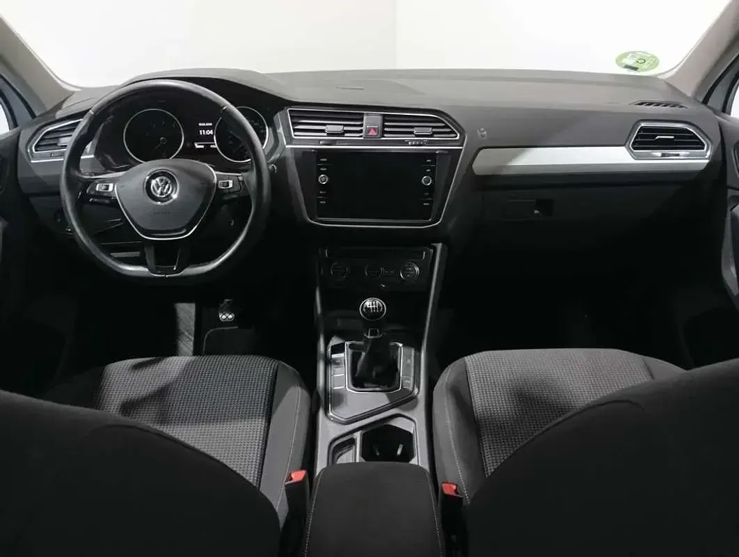 Usado VW Tiguan Edition 125 CV (91 kW) 2018 Plateado SUV