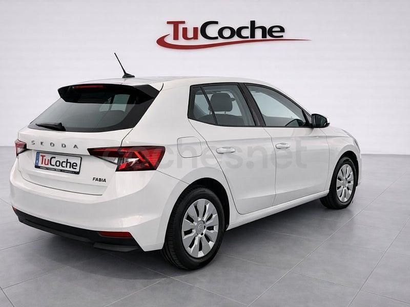 Usado Skoda Fabia Ambition 95 CV (69 kW) 2022 Blanco Utilitario