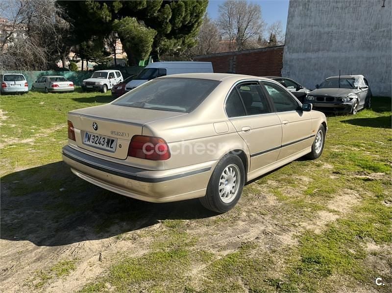 Usado BMW 523 170 CV (125 kW) 1999 Beige Berlina