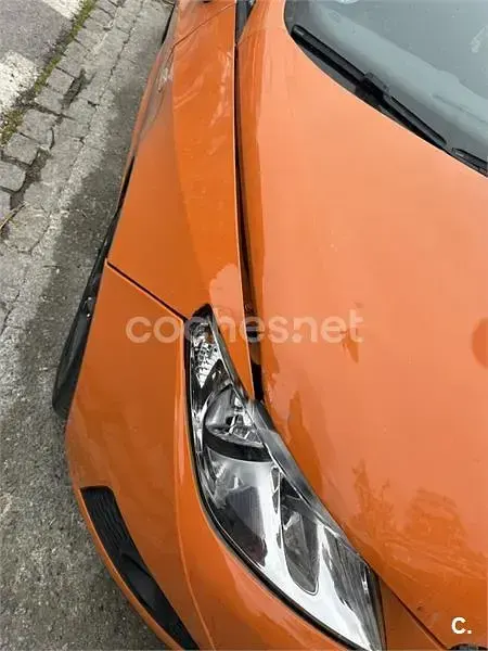 Usado Seat Ibiza Style 105 CV (77 kW) 2010 Naranja Berlina