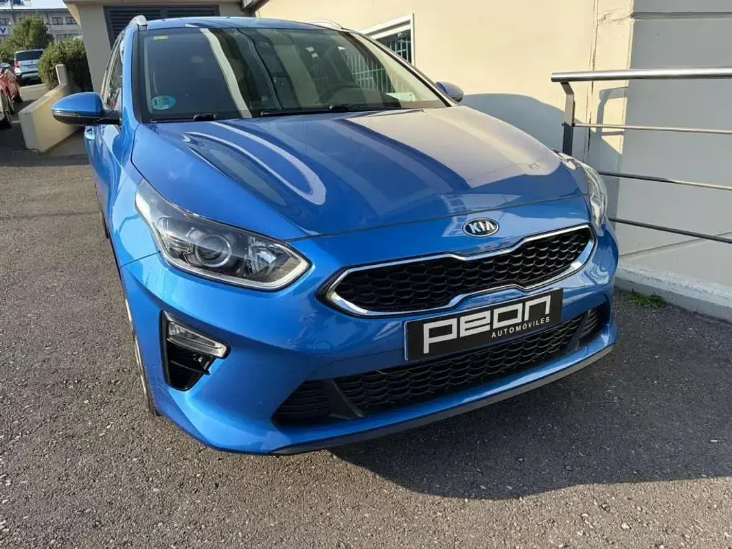 Usado Kia Ceed 136 CV (100 kW) 2020 Azul Utilitario