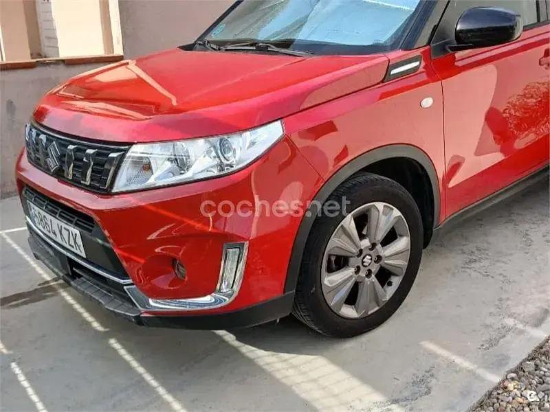 Usado Suzuki Vitara 111 CV (81 kW) 2019 Rojo SUV