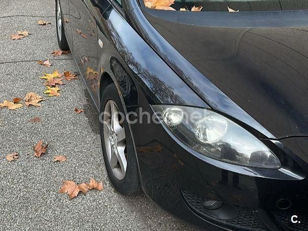 Usado Seat Leon Reference 105 CV (77 kW) 2006 Negro Berlina