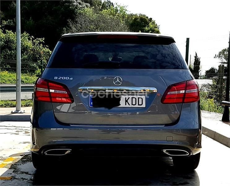 Usado Mercedes B200 AMG line 136 CV (100 kW) 2017 Gris / plata Monovolumen