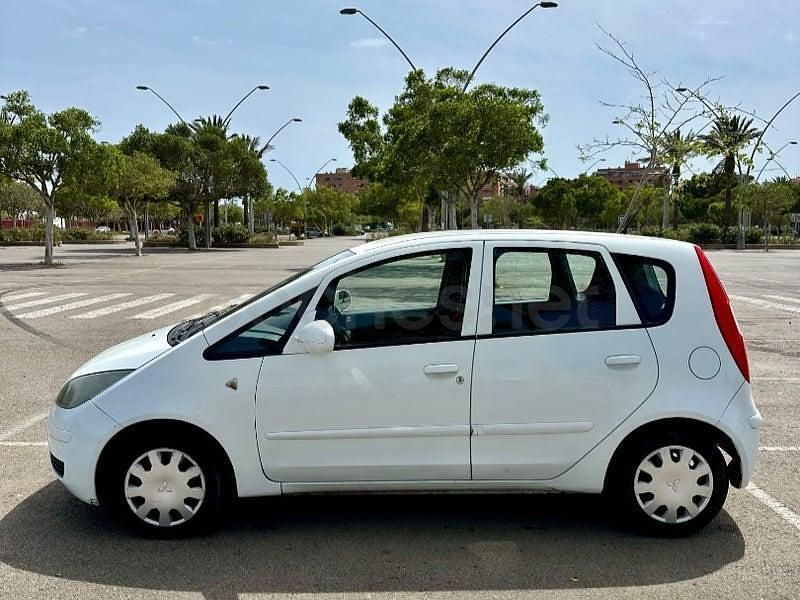 Usado Mitsubishi Colt Inform 95 CV (69 kW) 2007 Blanco Monovolumen