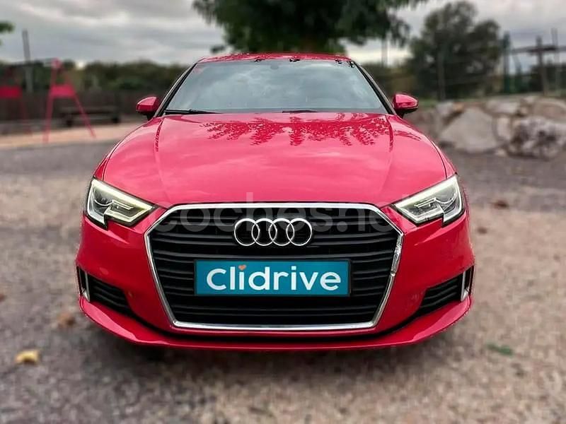Usado Audi A3 Sport 116 CV (85 kW) 2017 Rojo Berlina