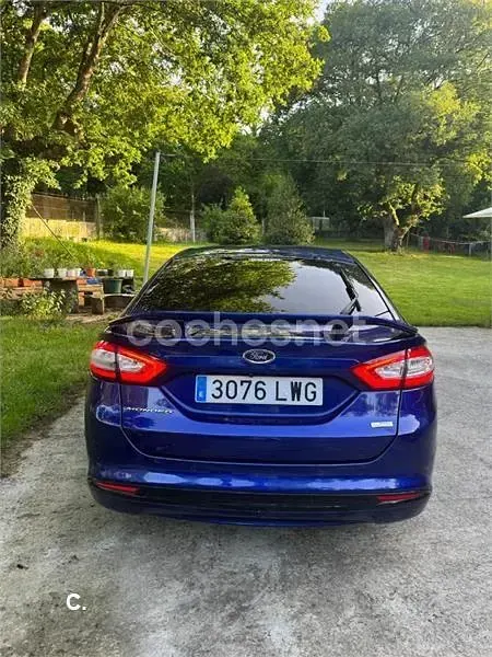 Usado Ford Mondeo Business Edition 120 CV (88 kW) 2016 Azul Berlina