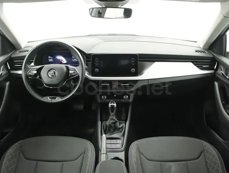Usado Skoda Kamiq 110 CV (80 kW) 2022 Blanco SUV