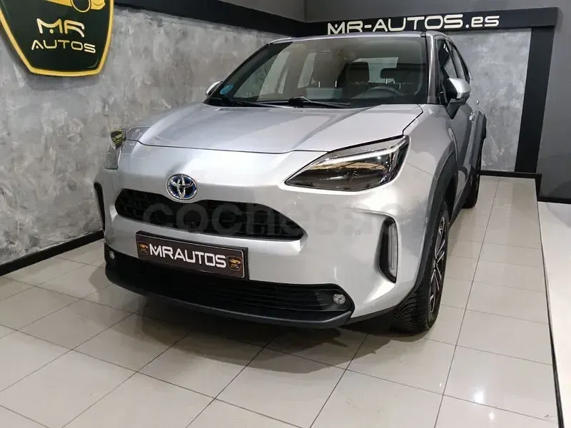 Usado Toyota Yaris Cross Active 116 CV (85 kW) 2022 Gris / plata SUV