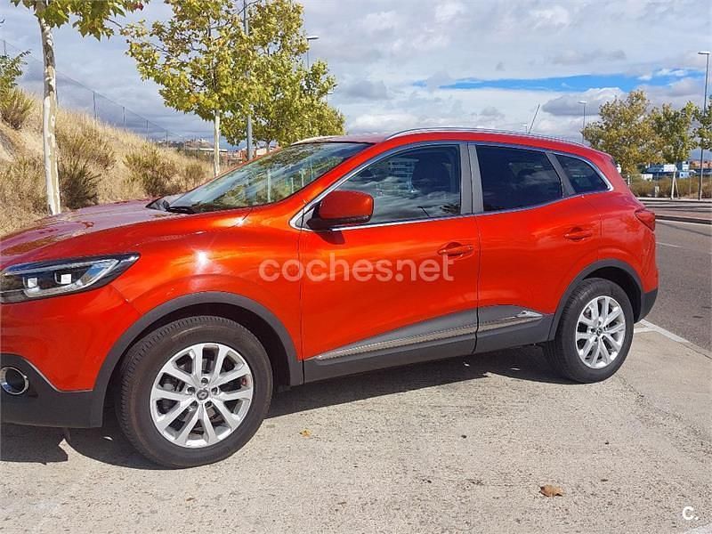 Usado Renault Kadjar Zen 110 CV (80 kW) 2016 Rojo SUV