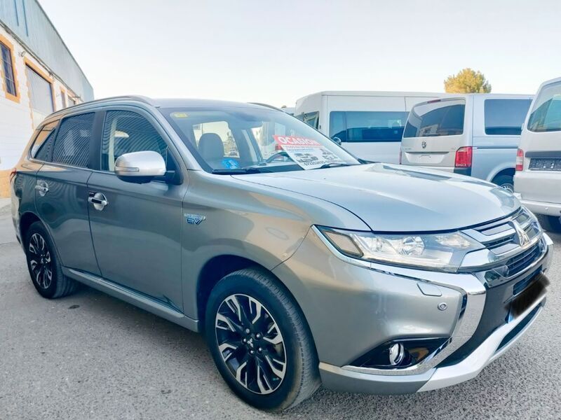Usado Mitsubishi Outlander P-HEV 203 CV (149 kW) 2017 Gris