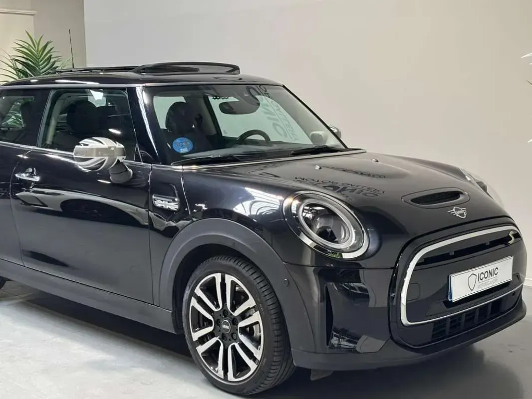 Usado Mini Cooper SE 135 kW (184 CV) 2023 Negro Utilitario