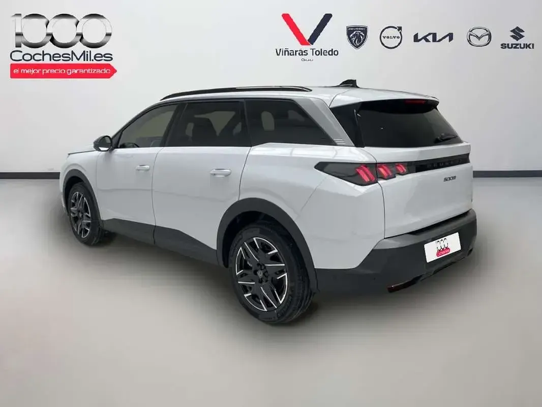 Usado Peugeot 5008 Allure 136 CV (100 kW) 2025 Blanco SUV