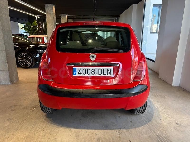 Usado Lancia Ypsilon 60 CV (44 kW) 2006 Rojo Utilitario