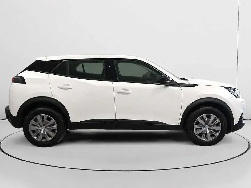Usado Peugeot 2008 Active 110 CV (80 kW) 2022 Blanco SUV