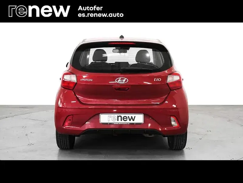 Usado Hyundai i10 67 CV (49 kW) 2022 Rojo Utilitario