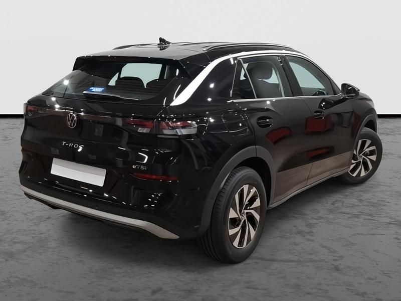 Usado VW T-Roc Life 115 CV (84 kW) 2026 Negro granadilla metalizado SUV