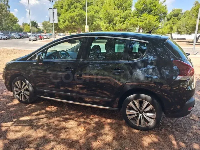 Usado Peugeot 3008 Allure 115 CV (84 kW) 2014 Negro Familiar