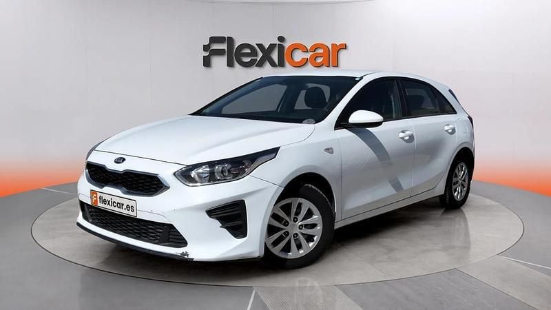 Begagnad Kia Ceed 120 HK (88 kW) 2020 Vit Halvkombi