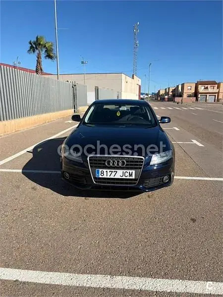 Usado Audi A4 120 CV (88 kW) 2011 Azul Berlina