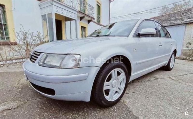 Usado VW Passat Highline 130 CV (95 kW) 1999 Gris / plata Berlina