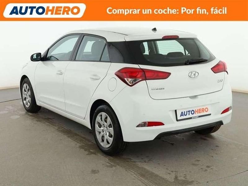 Usado Hyundai i20 101 CV (74 kW) 2016 Blanco Utilitario