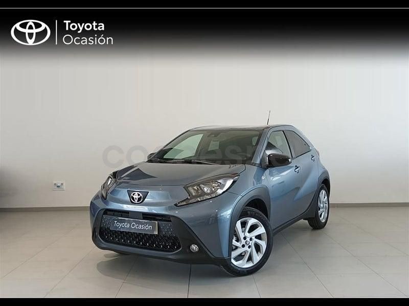Usado Toyota Aygo X Play 72 CV (52 kW) 2024 Gris / plata SUV