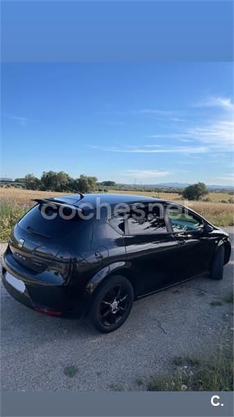 Usado Seat Leon Ecomotive 105 CV (77 kW) 2008 Negro Utilitario