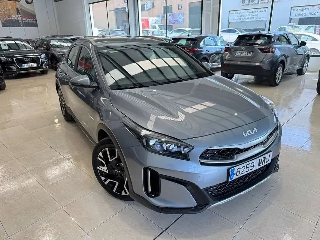 Usado Kia XCeed 101 CV (74 kW) 2024 Gris SUV