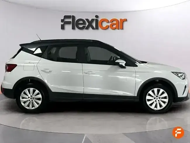 Usado Seat Arona Style 110 CV (80 kW) 2022 Blanco SUV