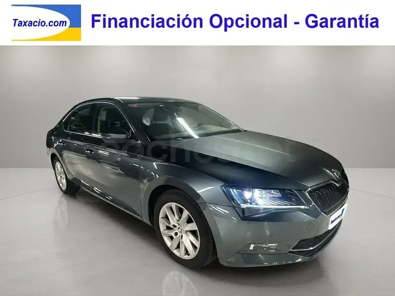 Usado Skoda Superb Ambition 150 CV (110 kW) 2017 Gris / plata Berlina