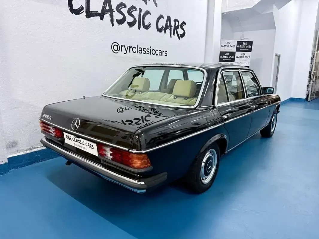 Usado Mercedes 300 1981 Negro Berlina