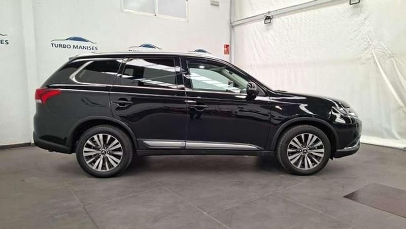Usado Mitsubishi Outlander Motion 150 CV (110 kW) 2020 Negro SUV