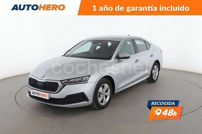 Gris / plata Usado 2022 Skoda Octavia Ambition Berlina | 19.999 € (Super precio) - Imagen 1/3
