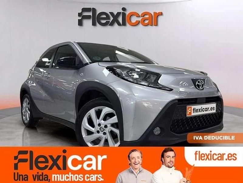 Gris Usado 2024 Toyota Aygo X-play Utilitario | 14.690 € (Precio justo) - Imagen 1/4
