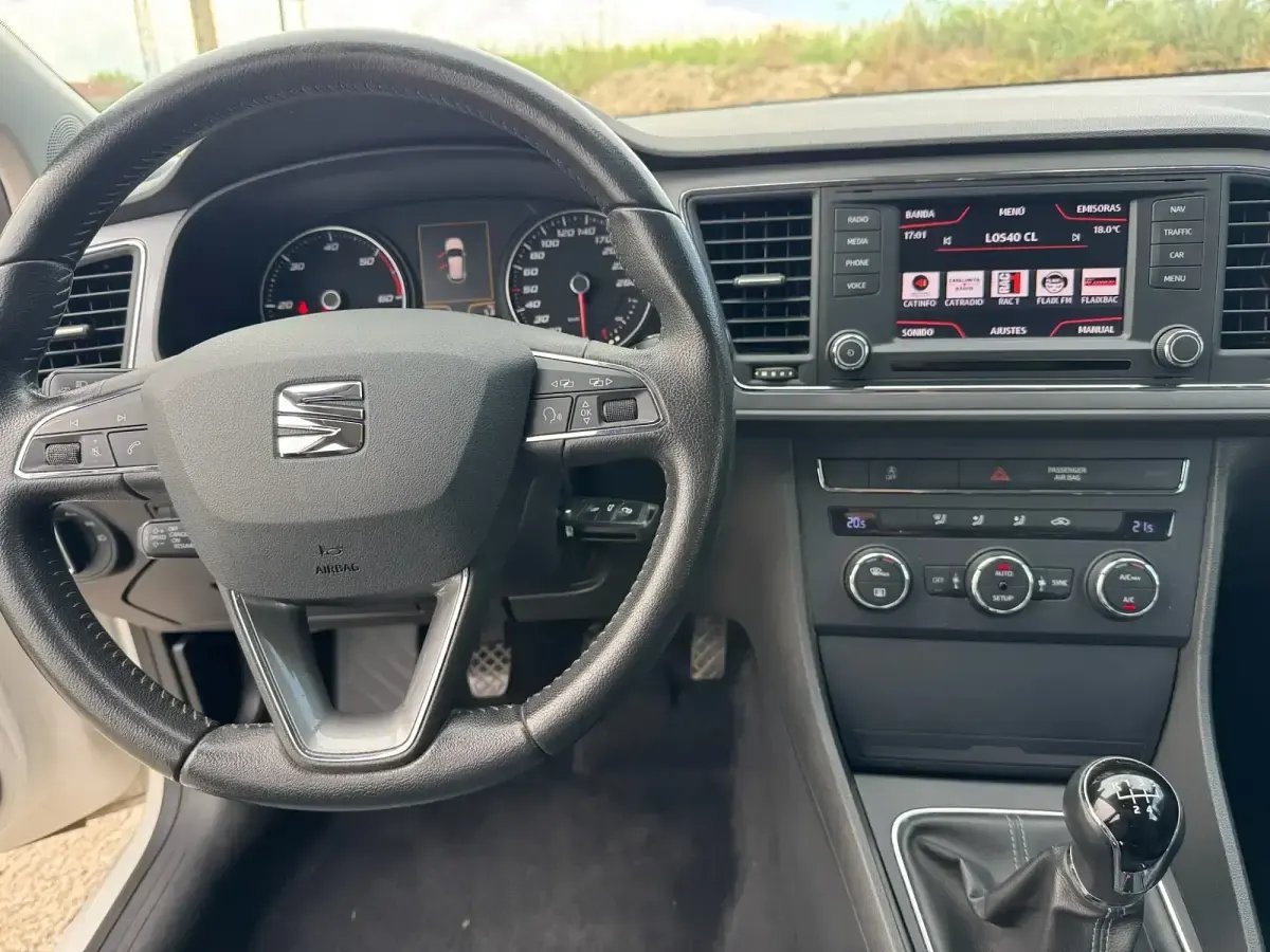 Usado Seat Leon Style 105 CV (77 kW) 2014 Blanco Utilitario