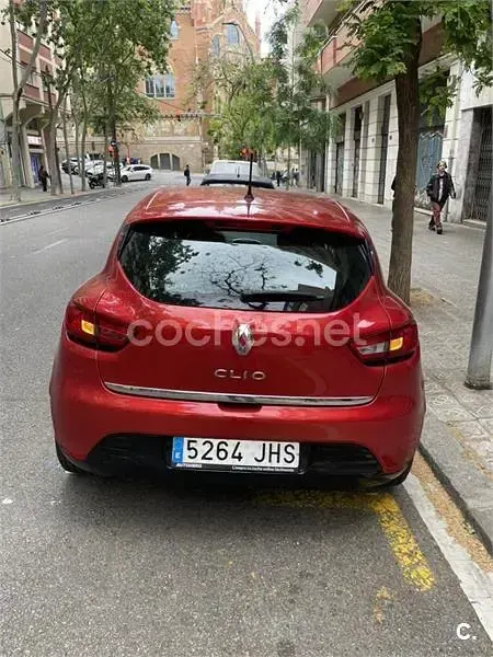 Używany Renault Clio IV Expression 75 KM (55 kW) 2015 Czerwony Sedan/Limuzyna
