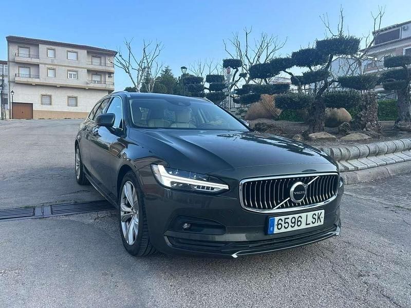 Käytetty Volvo V90 Momentum 197 HP (144 kW) 2021 Harmaa Farmari