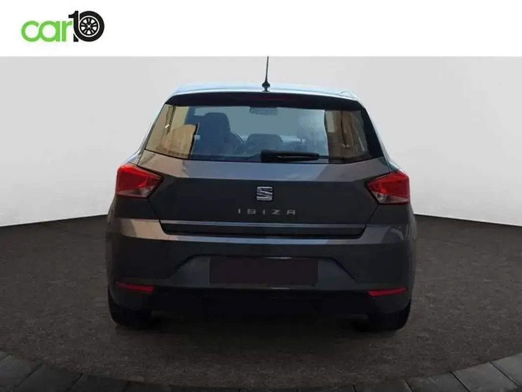 Usado Seat Ibiza Style 75 CV (55 kW) 2018 Gris Utilitario
