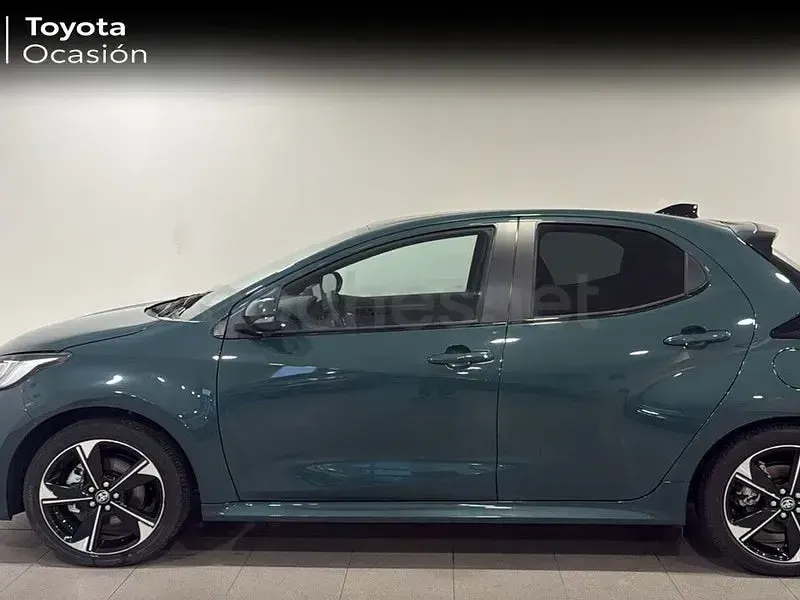 Nuevo Toyota Yaris Hybrid Style 116 CV (85 kW) 2025 Verde Berlina