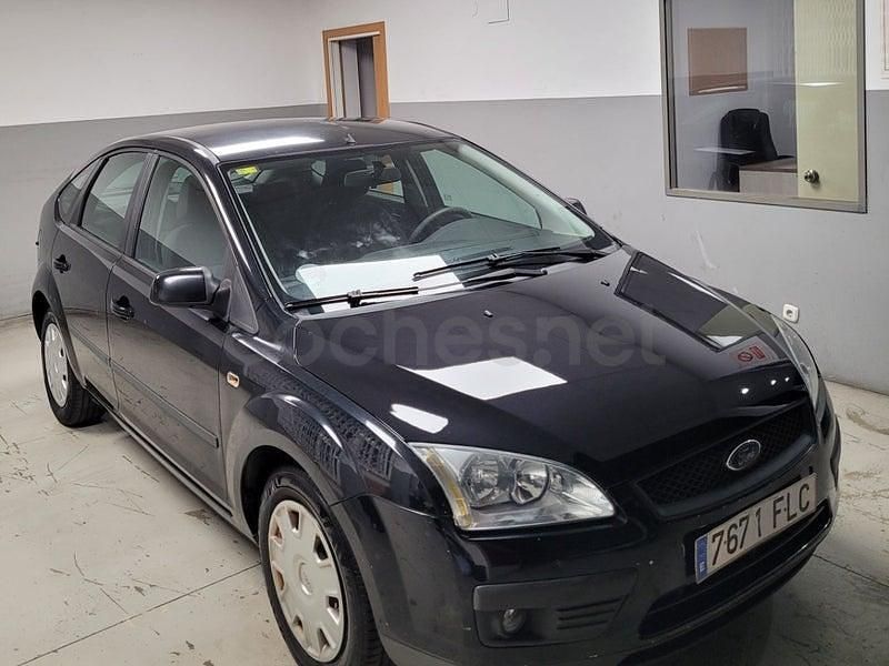Usado Ford Focus Trend 109 CV (80 kW) 2007 Negro Berlina