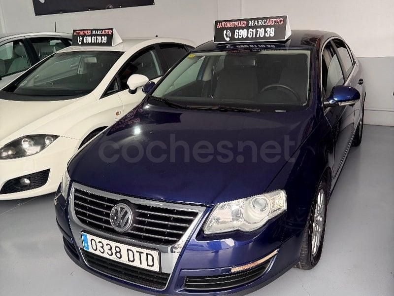 Usado VW Passat Highline 140 CV (102 kW) 2005 Azul Berlina