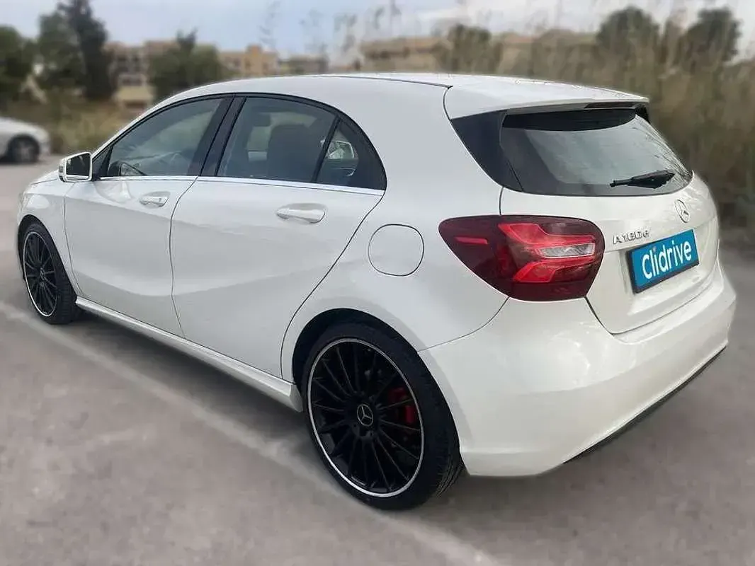 Usado Mercedes A180 Urban 109 CV (80 kW) 2016 Blanco Utilitario