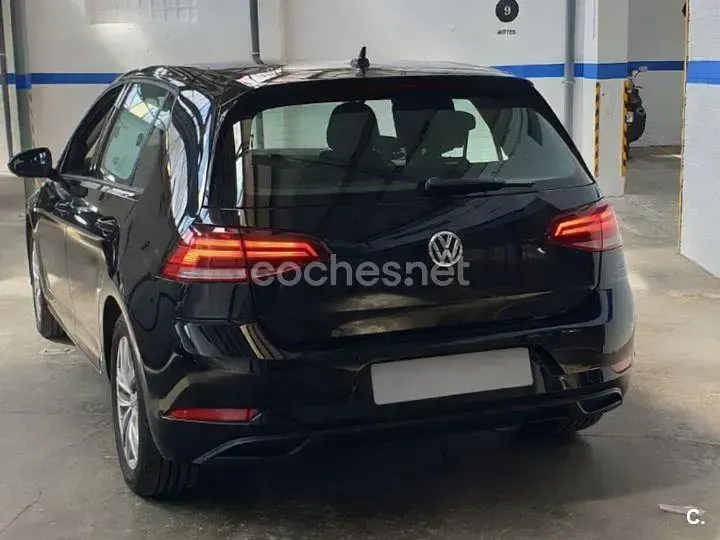 Usado VW Golf VIII Edition 130 HP (95 kW) 2020 Preto Sedan